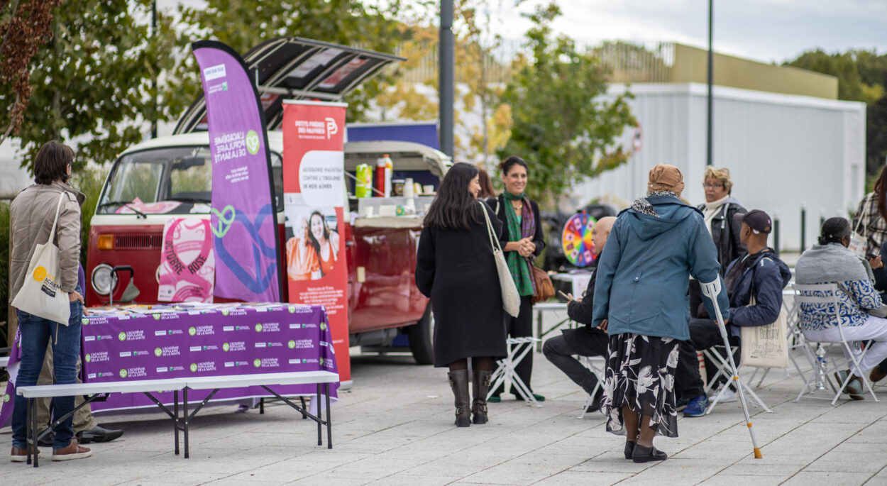 Un mini-bus pour faire du lien social à l’initiative des Petits Frères des Pauvres