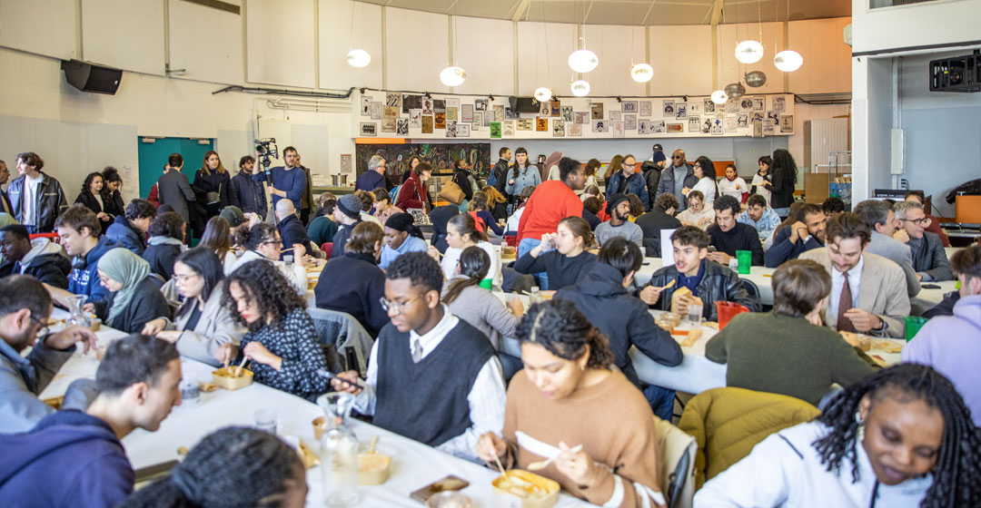 Quand une cheffe étoilée cuisine pour 500 étudiant·es