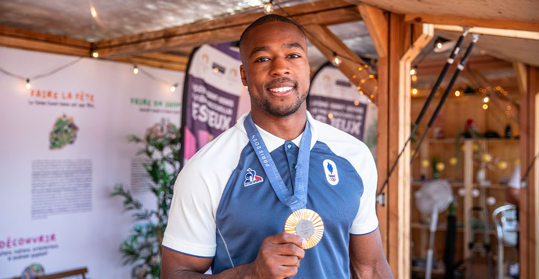 Aurélien Diesse avec sa médaille au Prc des Jeux