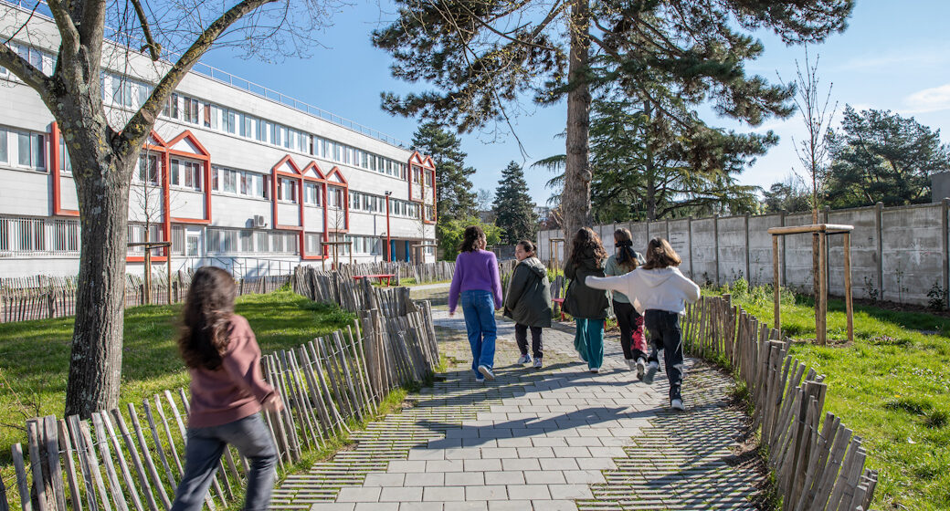 Une cour « oasis » pour une fraîcheur de vivre