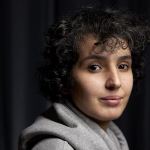 Fatima Daas, une « petite dernière » made in Seine-Saint-Denis