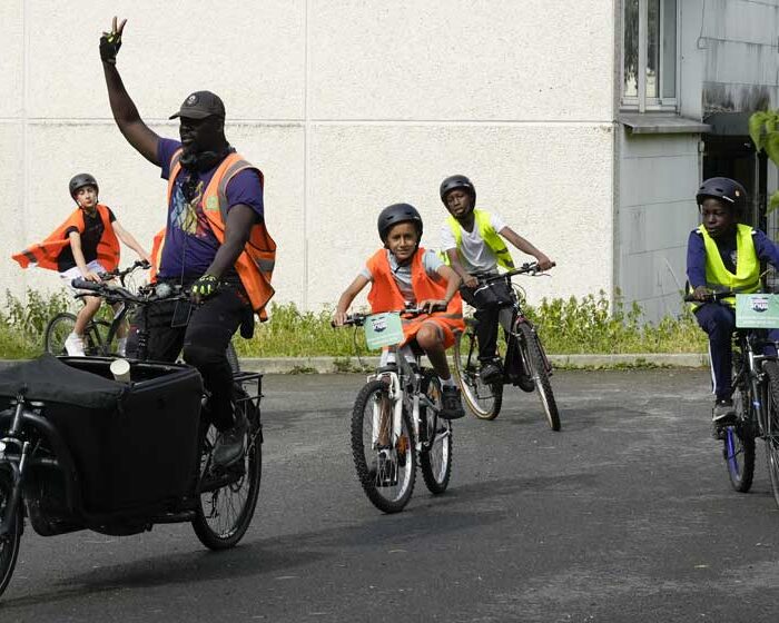Circuler à vélo en ville ? Désormais un jeu d’enfant pour des collégiens de Rosny-sous-Bois