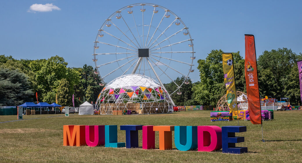 Suivez-nous pour une visite guidée de Multitude !