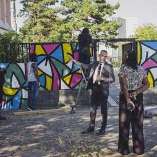 Une fresque devant le collège République à Bobigny