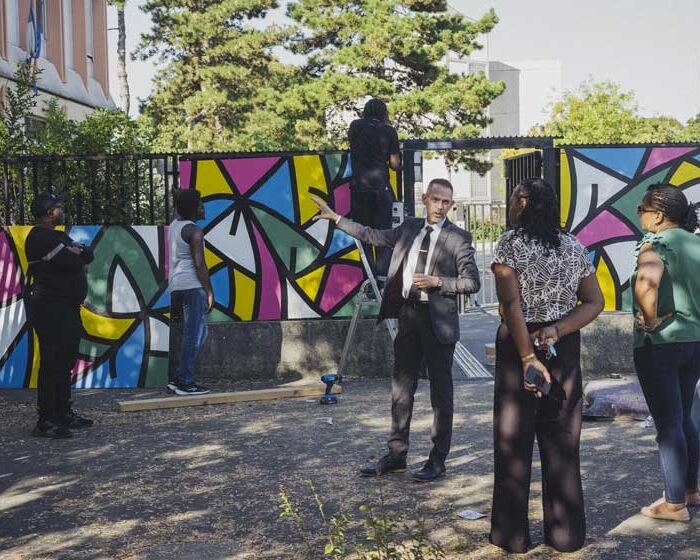Une fresque devant le collège République à Bobigny