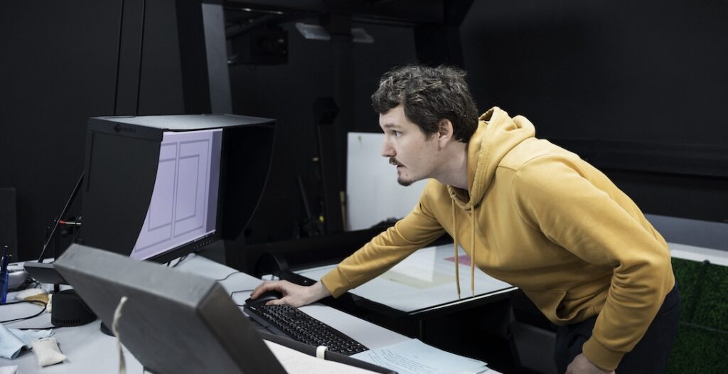 Atelier de numérisation et de photographie aux Archives diplomatiques de La Courneuve