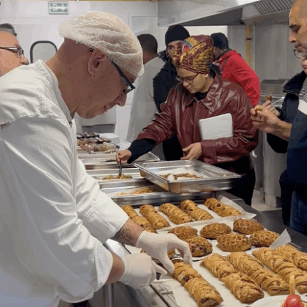 Les équipes du Département se plient en quatre pour le repas de Noël des collégien·nes