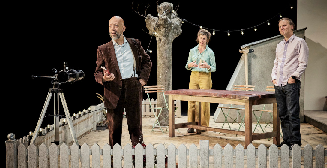 Une table dans un jardin, le nœud du problème