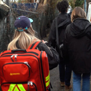 Sur le terrain avec l&rsquo;Equipe Mobile PMI/Précarité