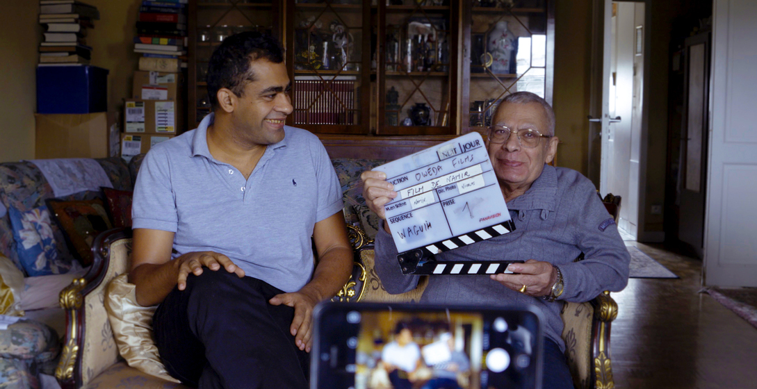 Namir Abdel Messeeh et son père se livrent devant la caméra. 