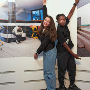 Des collégien·nes revisitent des objets du passé et du présent en images