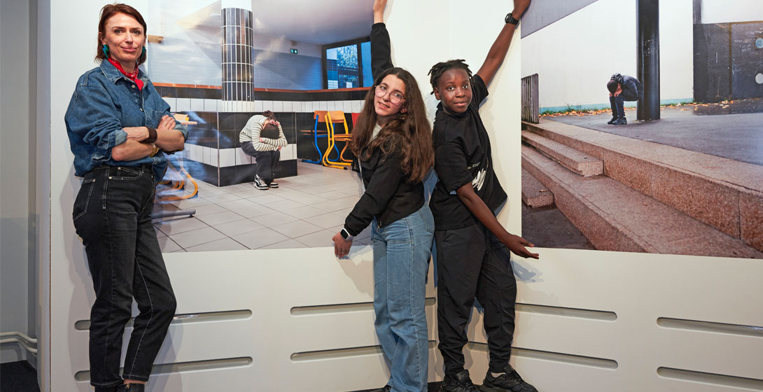 Des collégien·nes revisitent des objets du passé et du présent en images