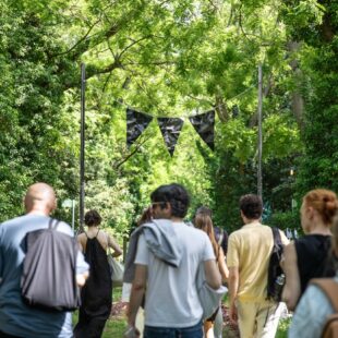 Demeure, l&rsquo;exposition dans un cimetière