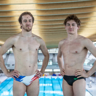 Gary Hunt et l'équipe de Francen de plongeon à la découverte du centre aquatique olympique