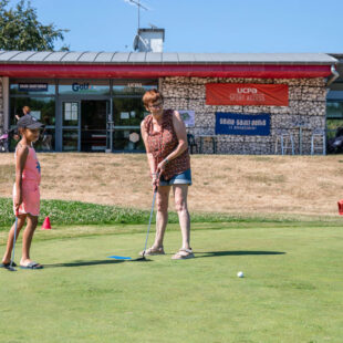 Accessible et ouvert sur son territoire, le Golf de la Poudrerie, c’est de la balle !