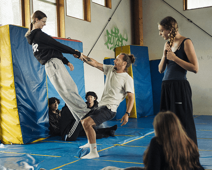Des clowns au collège