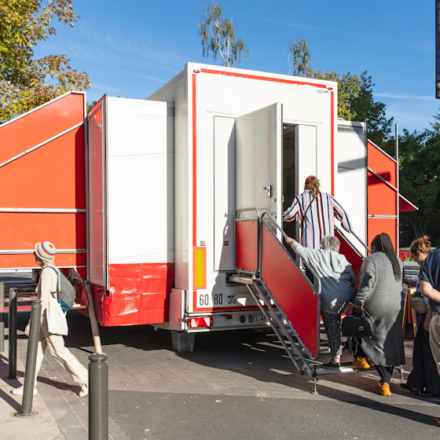 A bord du MuMo, le musée-mobile qui raconte la Seine-Saint-Denis