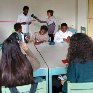 En atelier d’écriture avec le duo Terrenoire et leurs jeunes protégés de Pantin